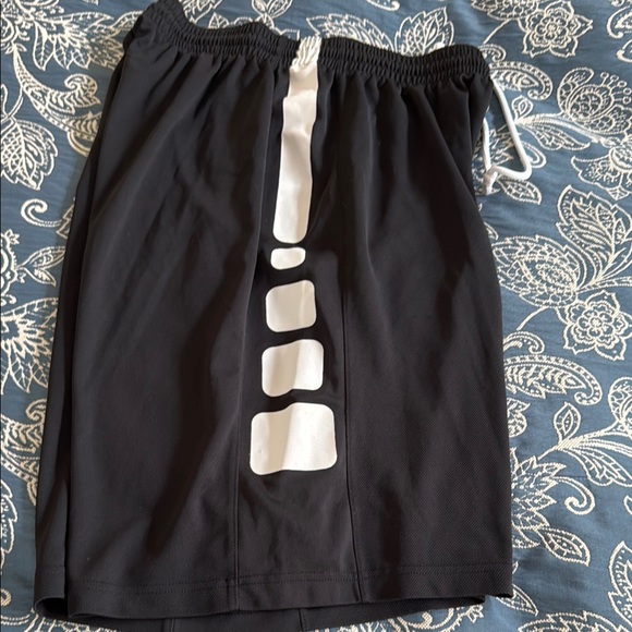 Men's NIKE Black Athletic Shorts- L - Picture 5 of 5